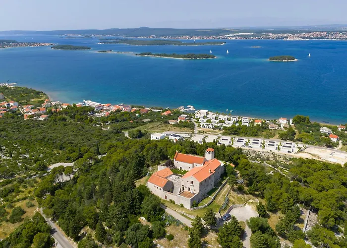 Cloud 9 D8 Villa