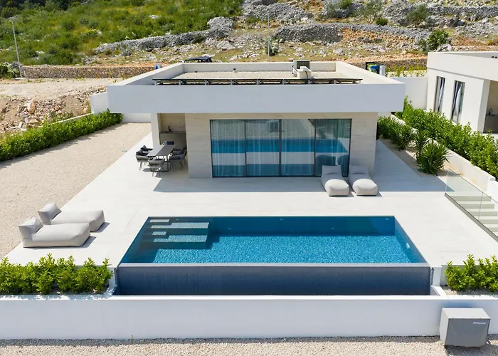 Cloud 9 D8 Villa