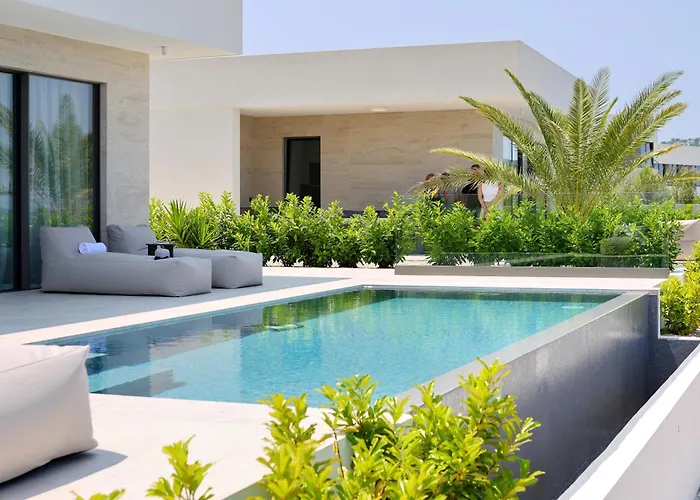 Cloud 9 D8 Villa