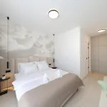 ヴィラ Cloud 9 D8 *
