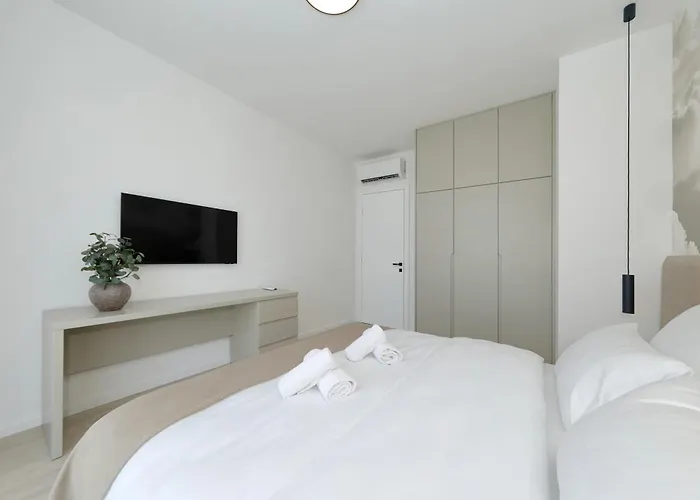 فيلة Cloud 9 D8 *